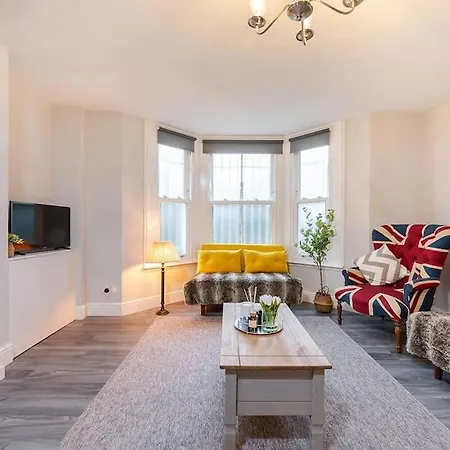 Kensington Apartment Central London With Garden